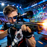 s1mple选手肖像 - CS:GO明星选手s1mple在比赛中瞄准的瞬间